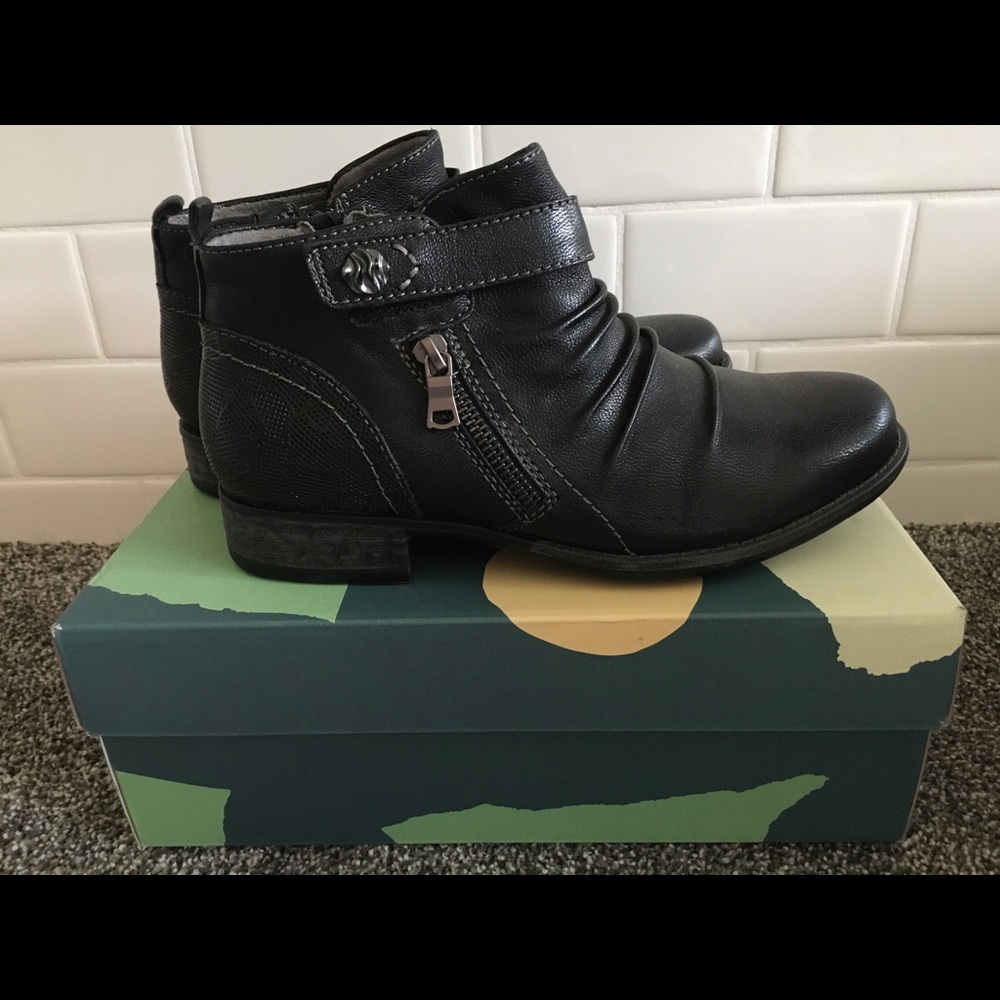 EARTH Brand Ankle Boot 7.5W Black New w/Box